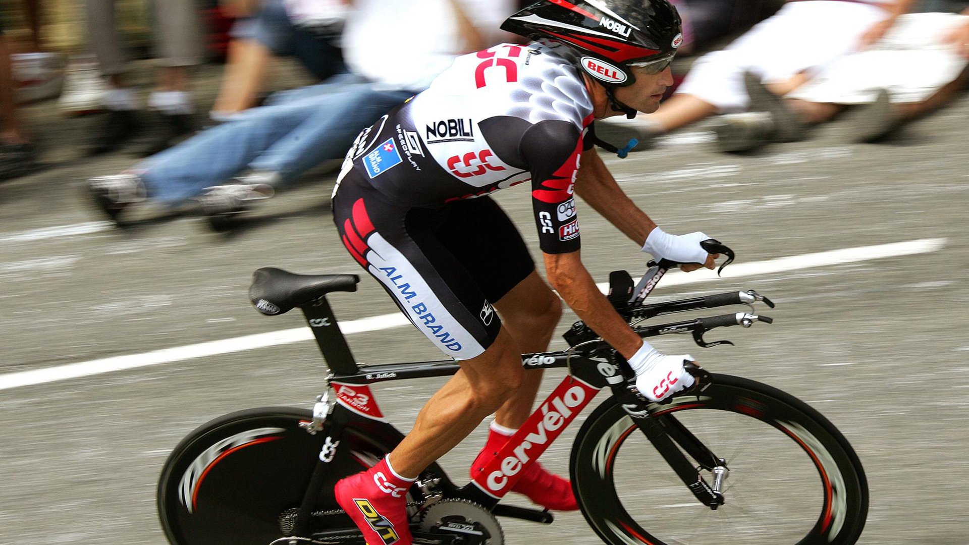 WTA年终总决赛：萨巴伦卡力克佩古拉高芙击败保利尼，巅峰对决成就女子网坛传奇时刻